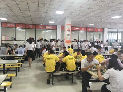 學(xué)生食堂困境與優(yōu)化路徑 承包管理策略分析